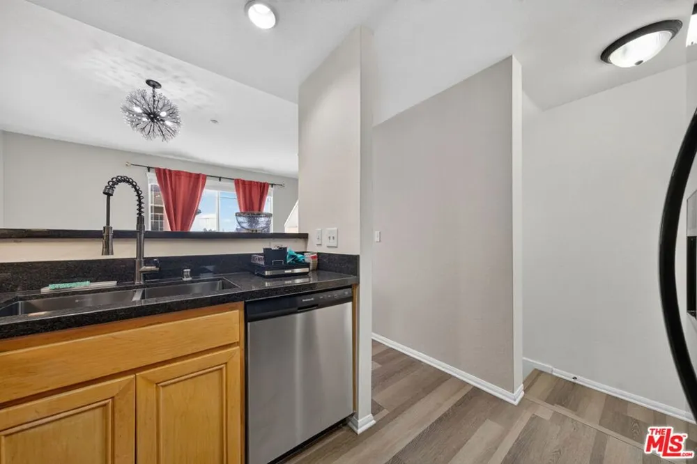 4600 Don Lorenzo Drive #4 Los Angeles, CA 90008