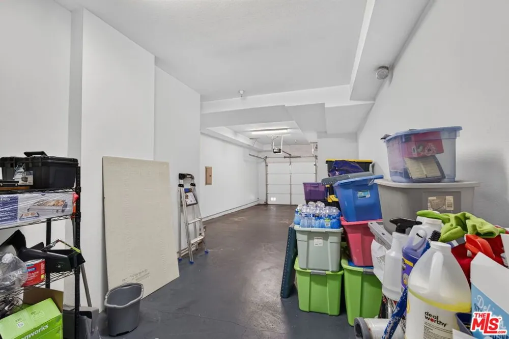 4600 Don Lorenzo Drive #4 Los Angeles, CA 90008
