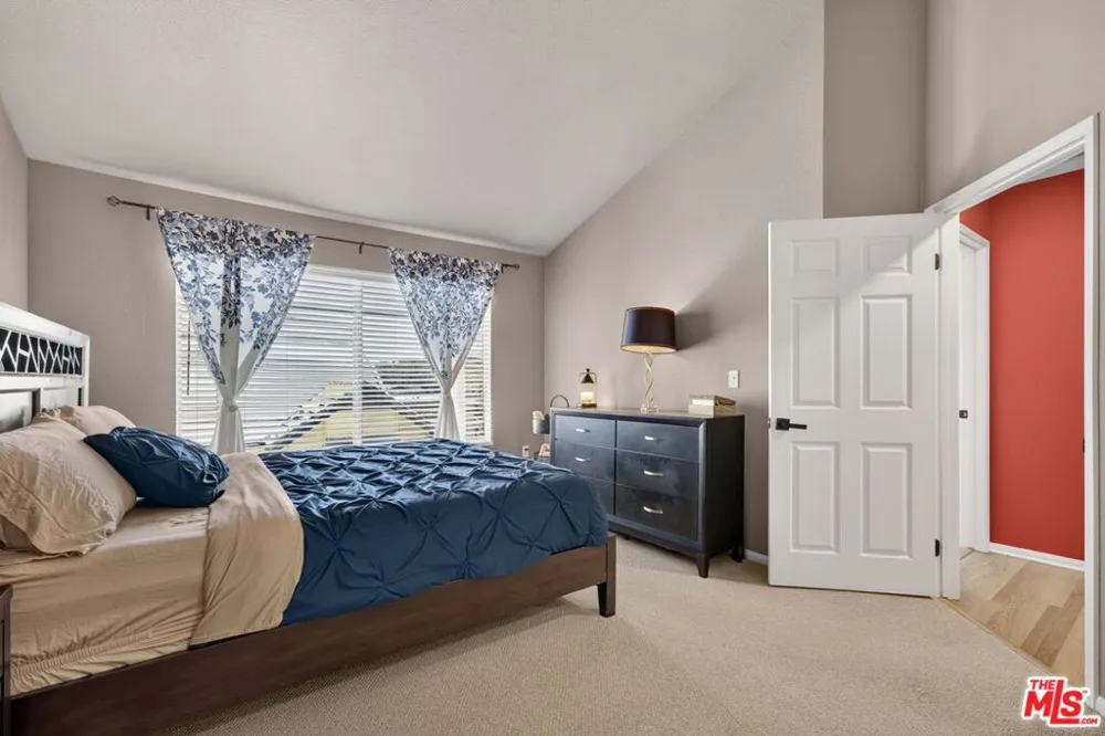 4600 Don Lorenzo Drive #4 Los Angeles, CA 90008