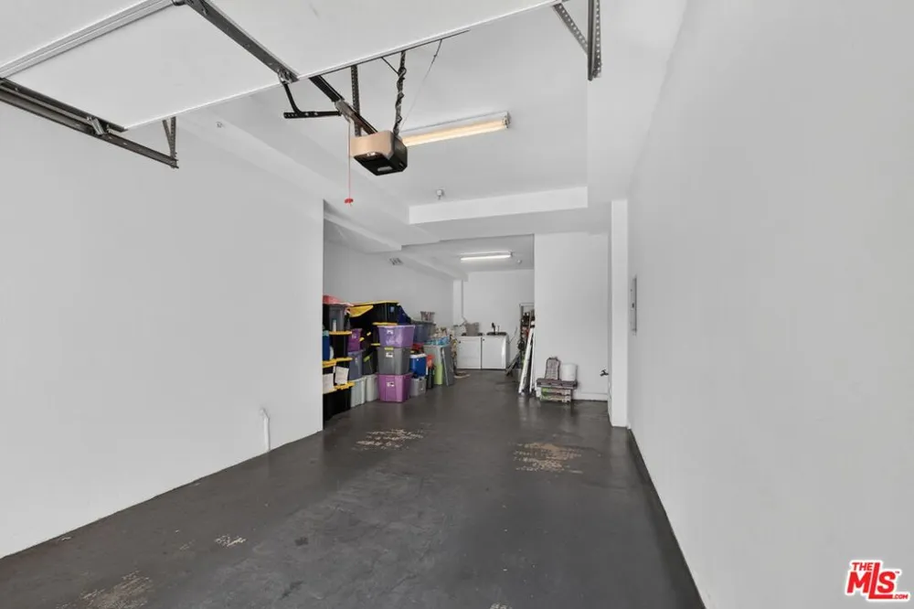 4600 Don Lorenzo Drive #4 Los Angeles, CA 90008