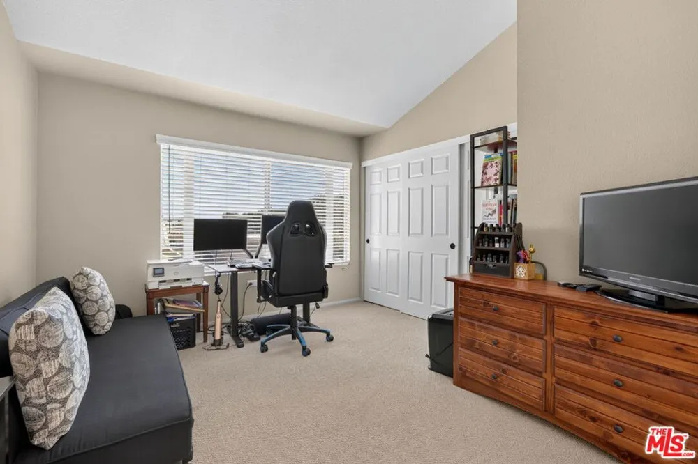4600 Don Lorenzo Drive #4 Los Angeles, CA 90008