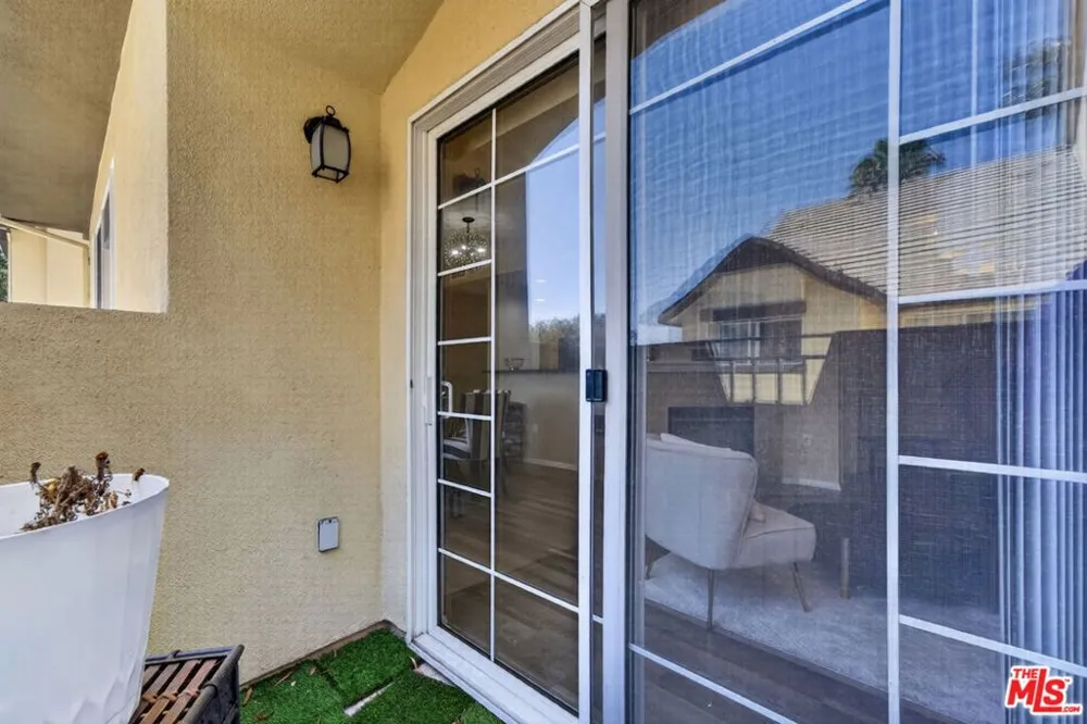4600 Don Lorenzo Drive #4 Los Angeles, CA 90008