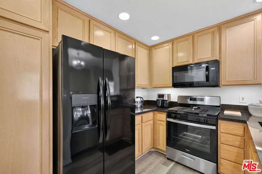 4600 Don Lorenzo Drive #4 Los Angeles, CA 90008