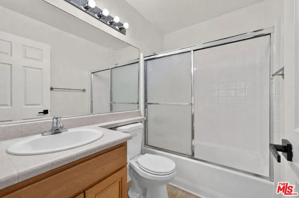 4600 Don Lorenzo Drive #4 Los Angeles, CA 90008