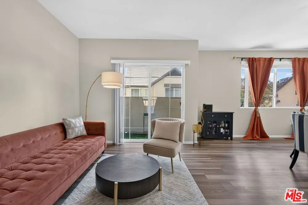 4600 Don Lorenzo Drive #4 Los Angeles, CA 90008