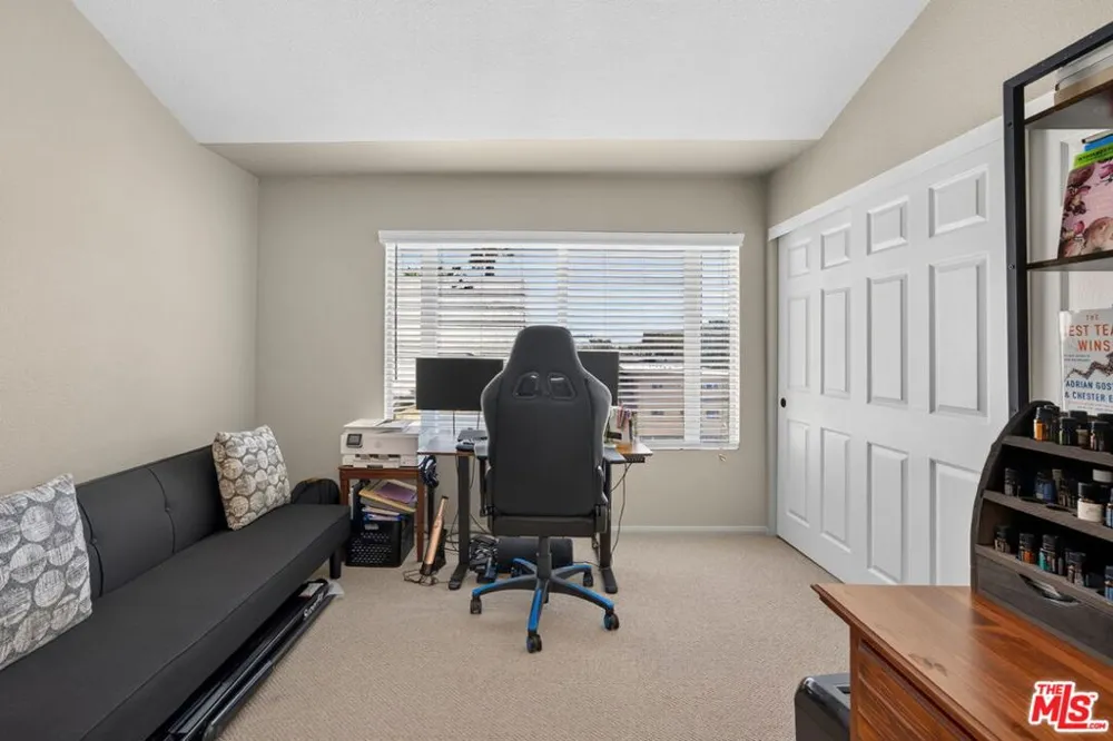 4600 Don Lorenzo Drive #4 Los Angeles, CA 90008