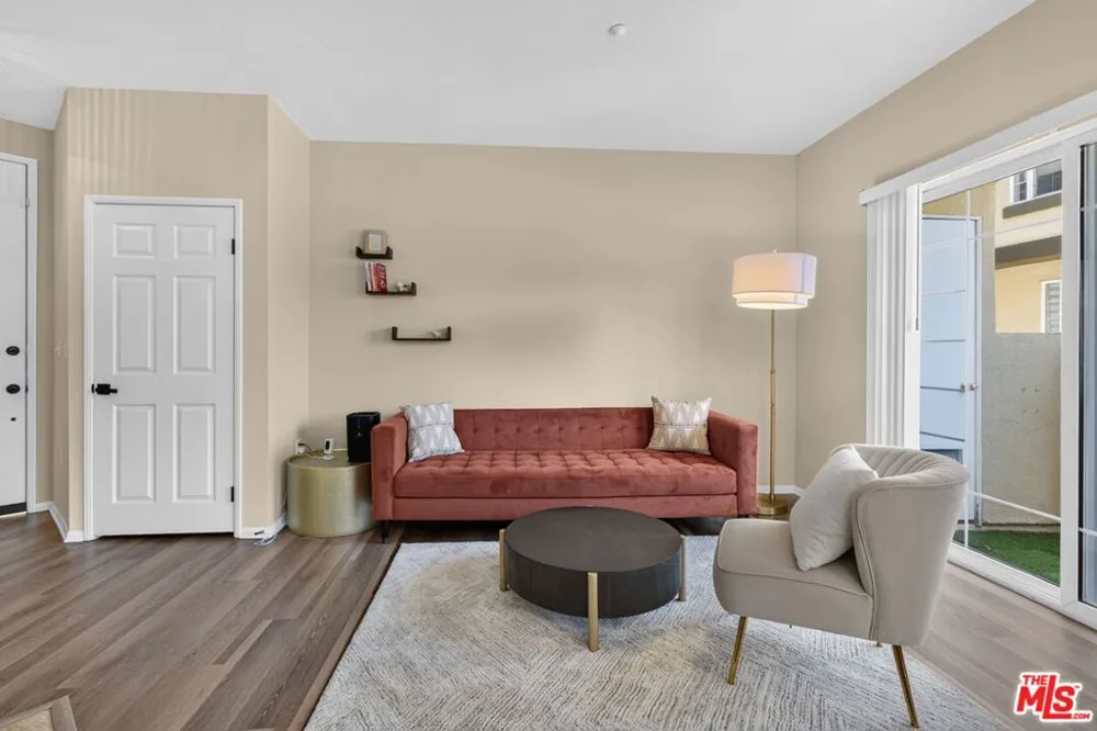 4600 Don Lorenzo Drive #4 Los Angeles, CA 90008