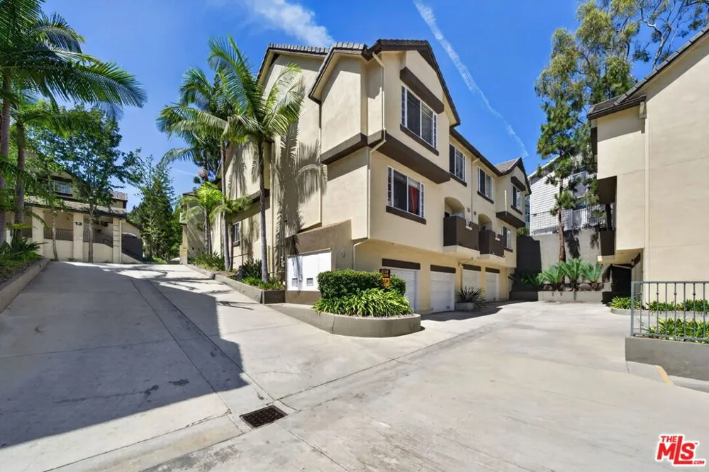 4600 Don Lorenzo Drive #4 Los Angeles, CA 90008