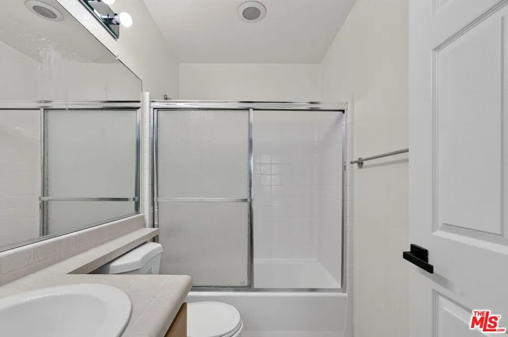 4600 Don Lorenzo Drive #4 Los Angeles, CA 90008