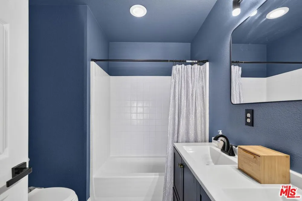 4600 Don Lorenzo Drive #4 Los Angeles, CA 90008