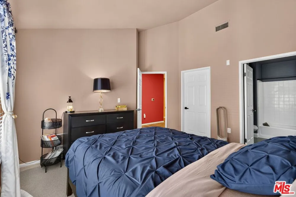 4600 Don Lorenzo Drive #4 Los Angeles, CA 90008