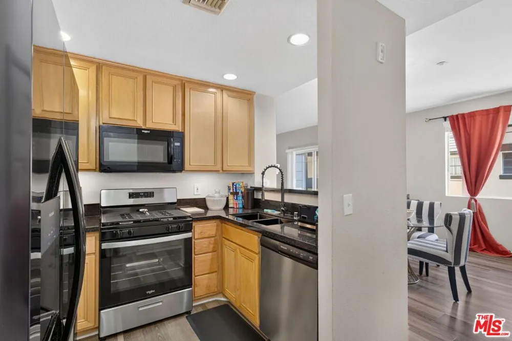 4600 Don Lorenzo Drive #4 Los Angeles, CA 90008