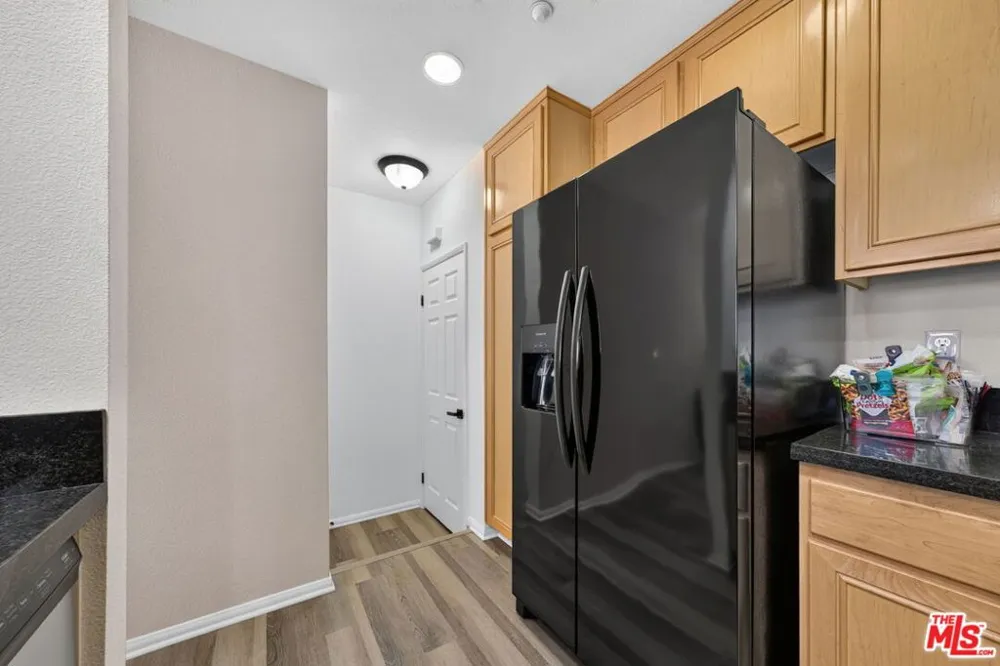 4600 Don Lorenzo Drive #4 Los Angeles, CA 90008