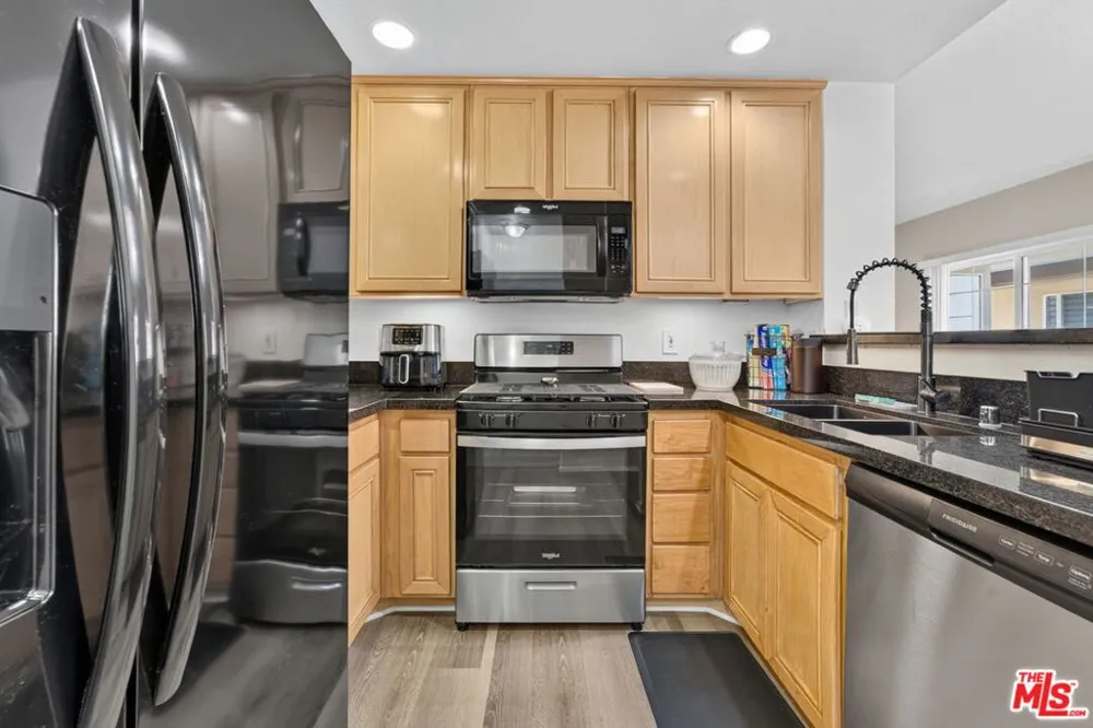 4600 Don Lorenzo Drive #4 Los Angeles, CA 90008