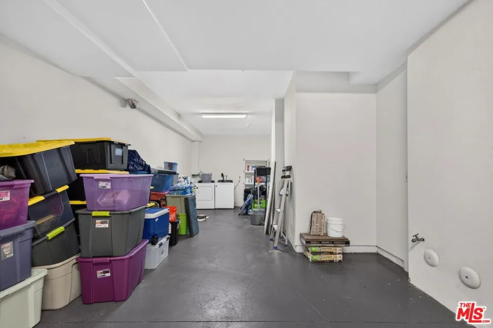 4600 Don Lorenzo Drive #4 Los Angeles, CA 90008
