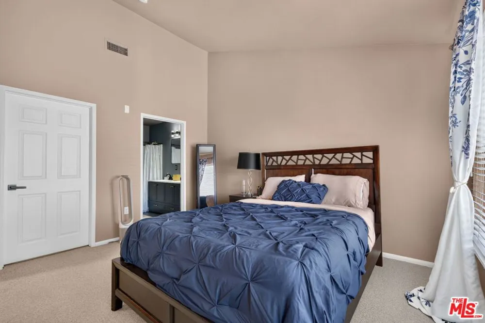 4600 Don Lorenzo Drive #4 Los Angeles, CA 90008