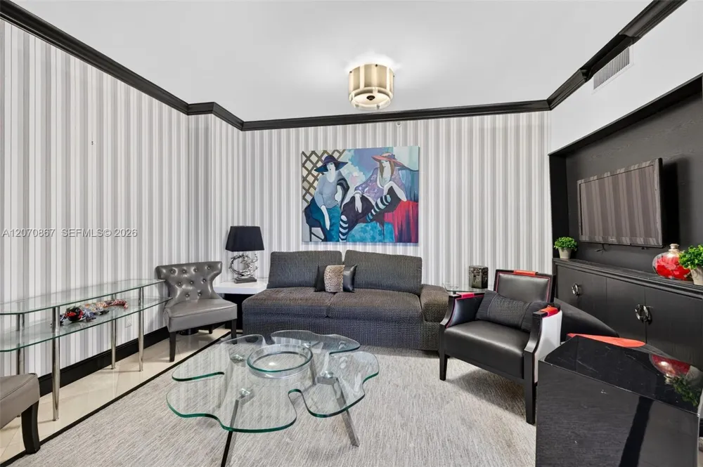 21050 Point Pl #403 Aventura, FL 33180