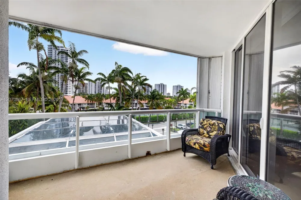 21050 Point Pl #403 Aventura, FL 33180
