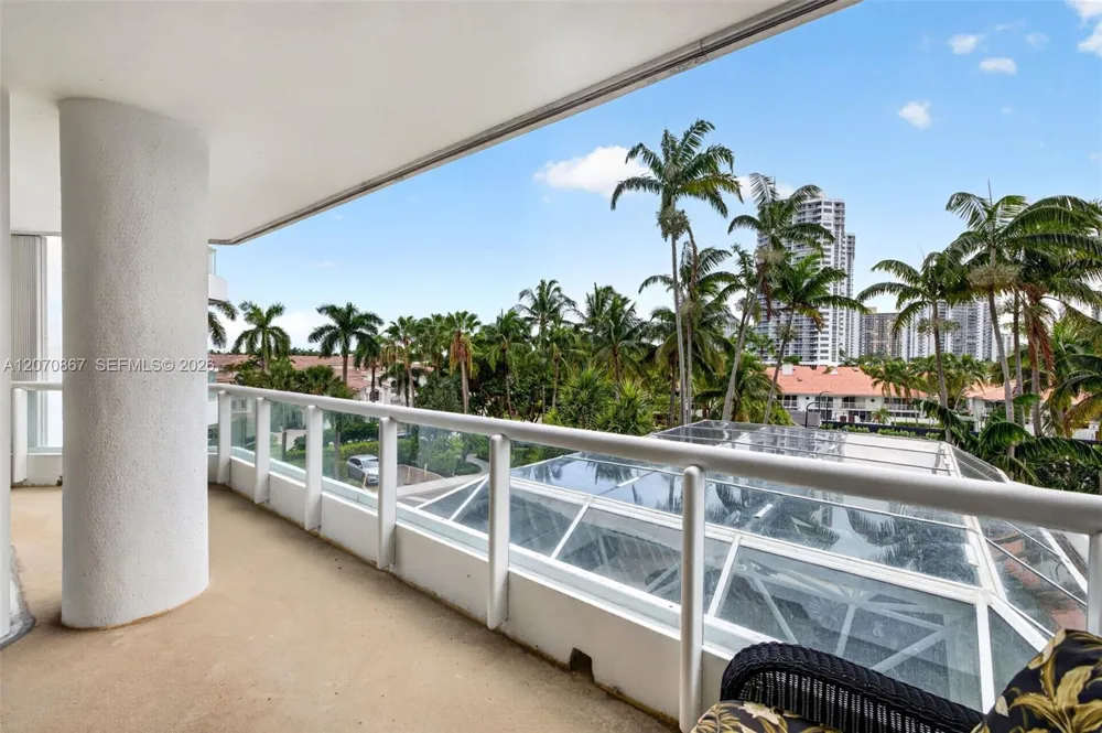 21050 Point Pl #403 Aventura, FL 33180