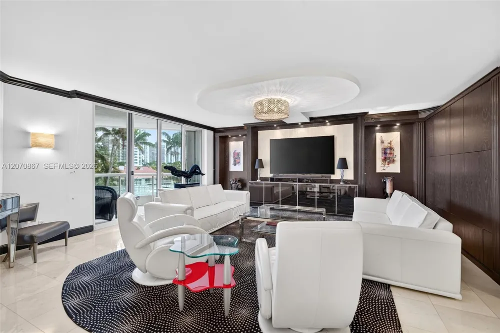 21050 Point Pl #403 Aventura, FL 33180
