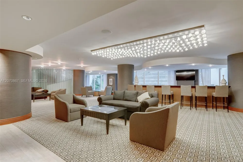 21050 Point Pl #403 Aventura, FL 33180