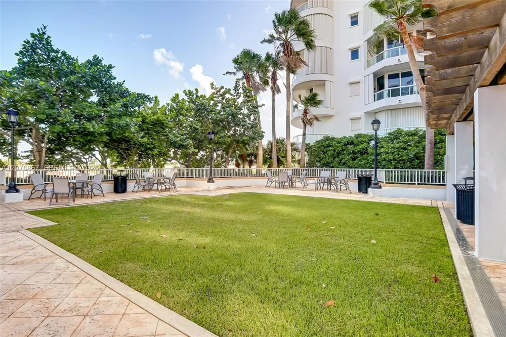 21050 Point Pl #403 Aventura, FL 33180