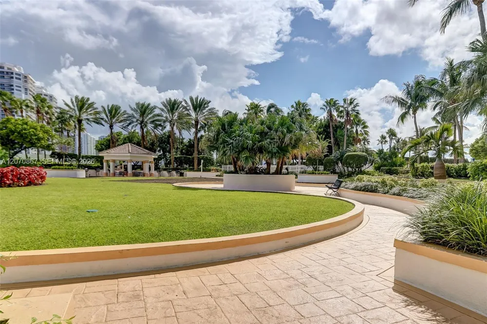 21050 Point Pl #403 Aventura, FL 33180