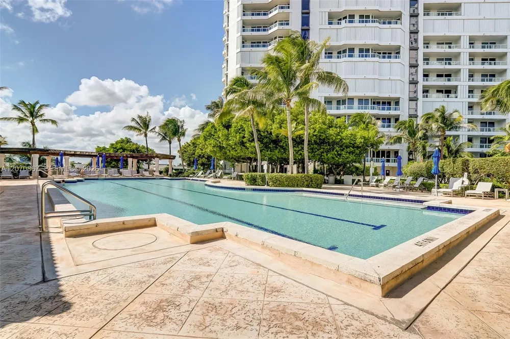 21050 Point Pl #403 Aventura, FL 33180