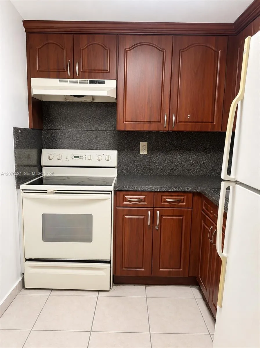 666 W 81st St #103 Hialeah, FL 33014