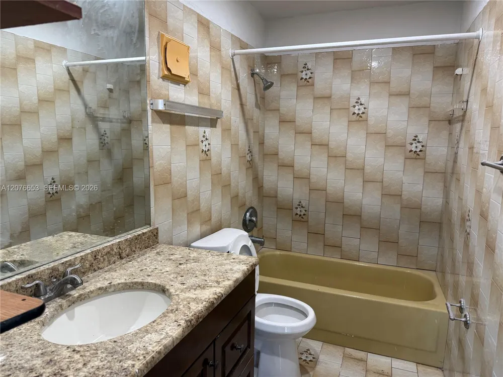 6055 W 19th Ave #311 Hialeah, FL 33012