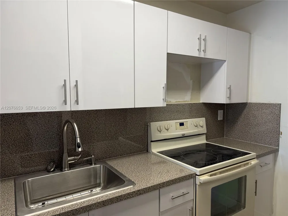 6055 W 19th Ave #311 Hialeah, FL 33012