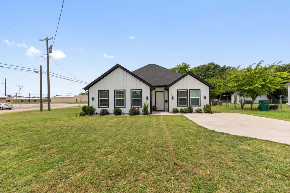 810 S MAIN STREET Kemp, TX 75143