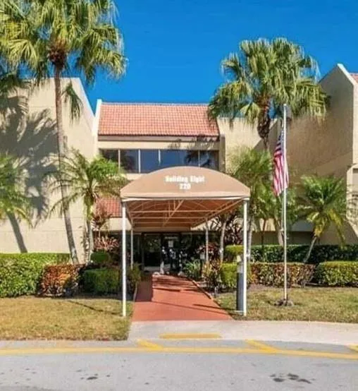 220 LAKEVIEW DRIVE #103 Weston, FL 33326