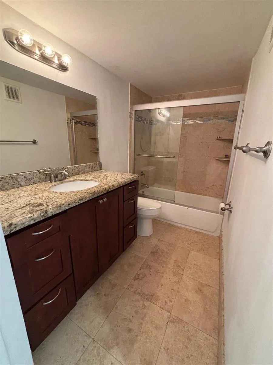 220 LAKEVIEW DRIVE #103 Weston, FL 33326