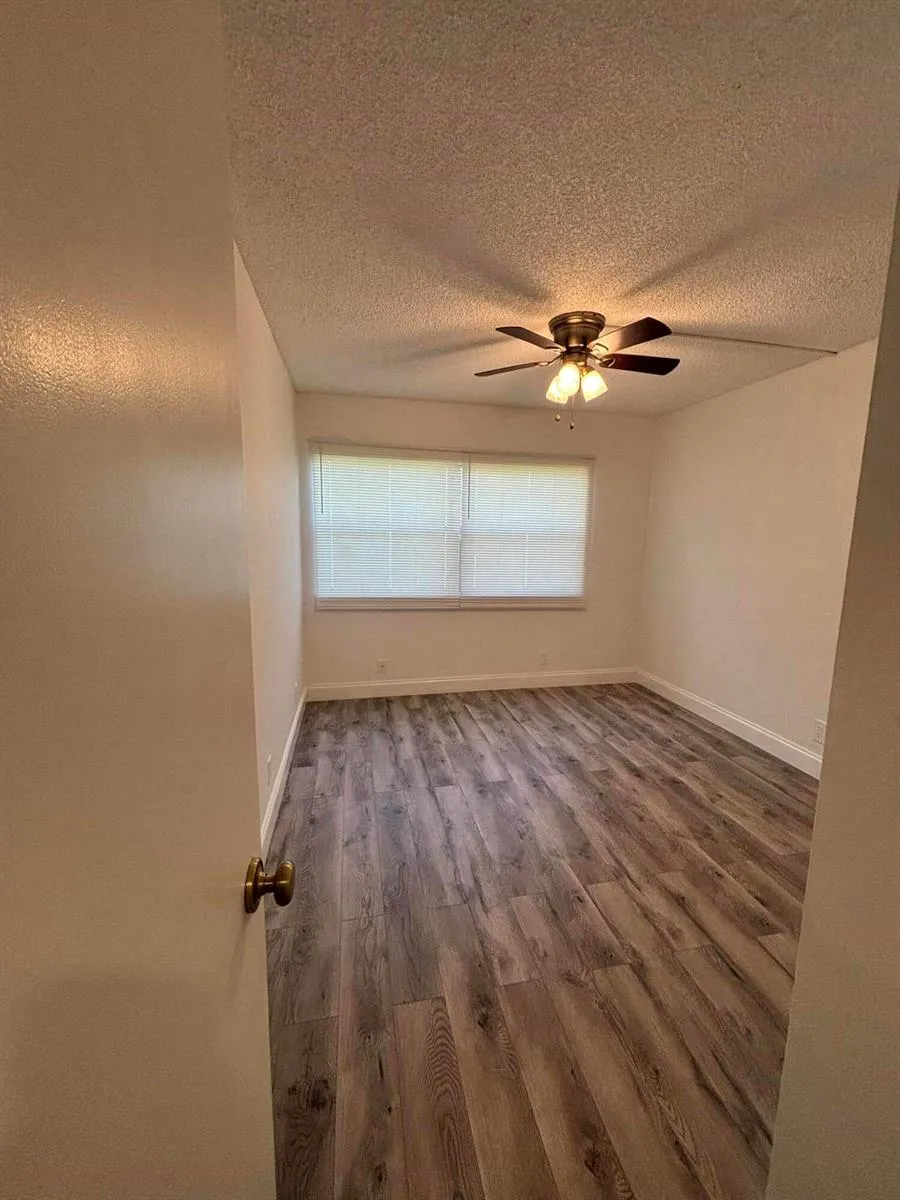 220 LAKEVIEW DRIVE #103 Weston, FL 33326