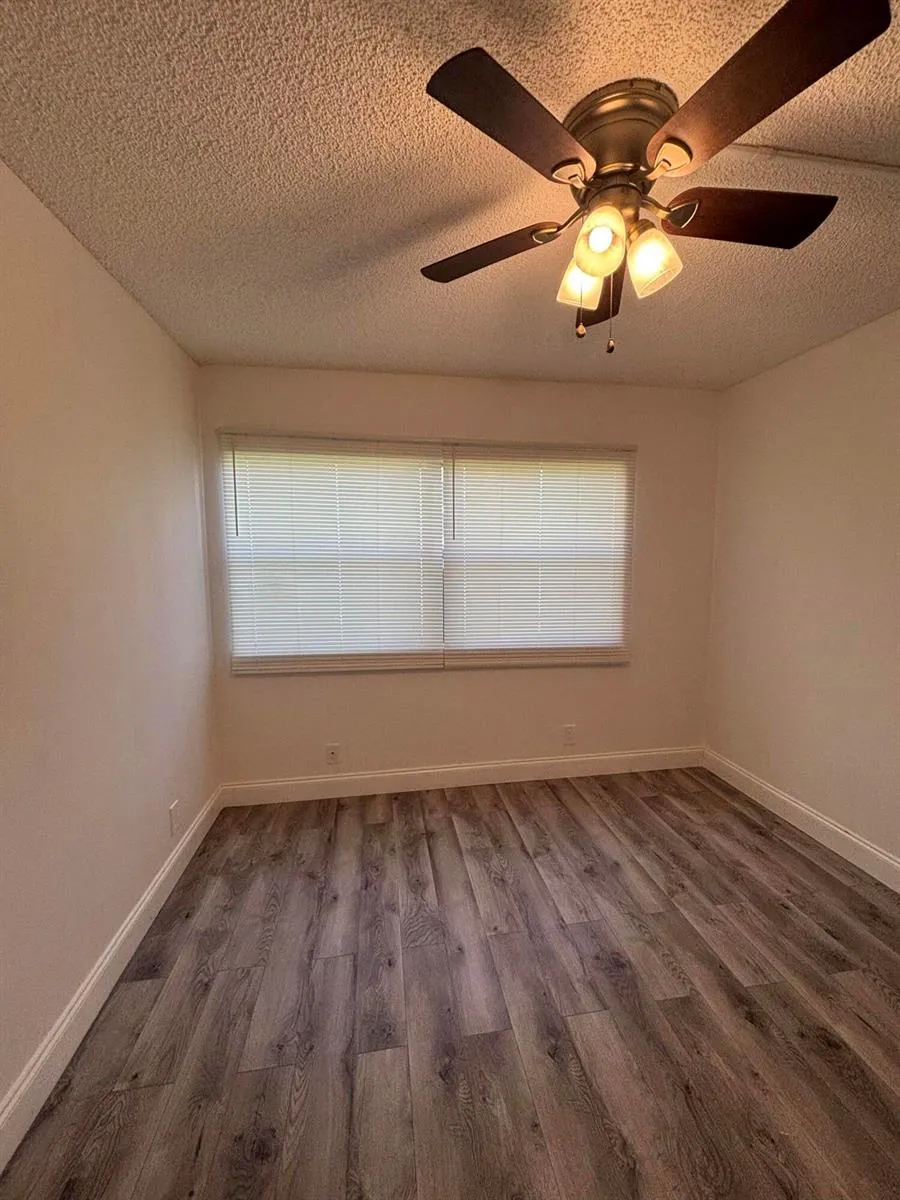 220 LAKEVIEW DRIVE #103 Weston, FL 33326