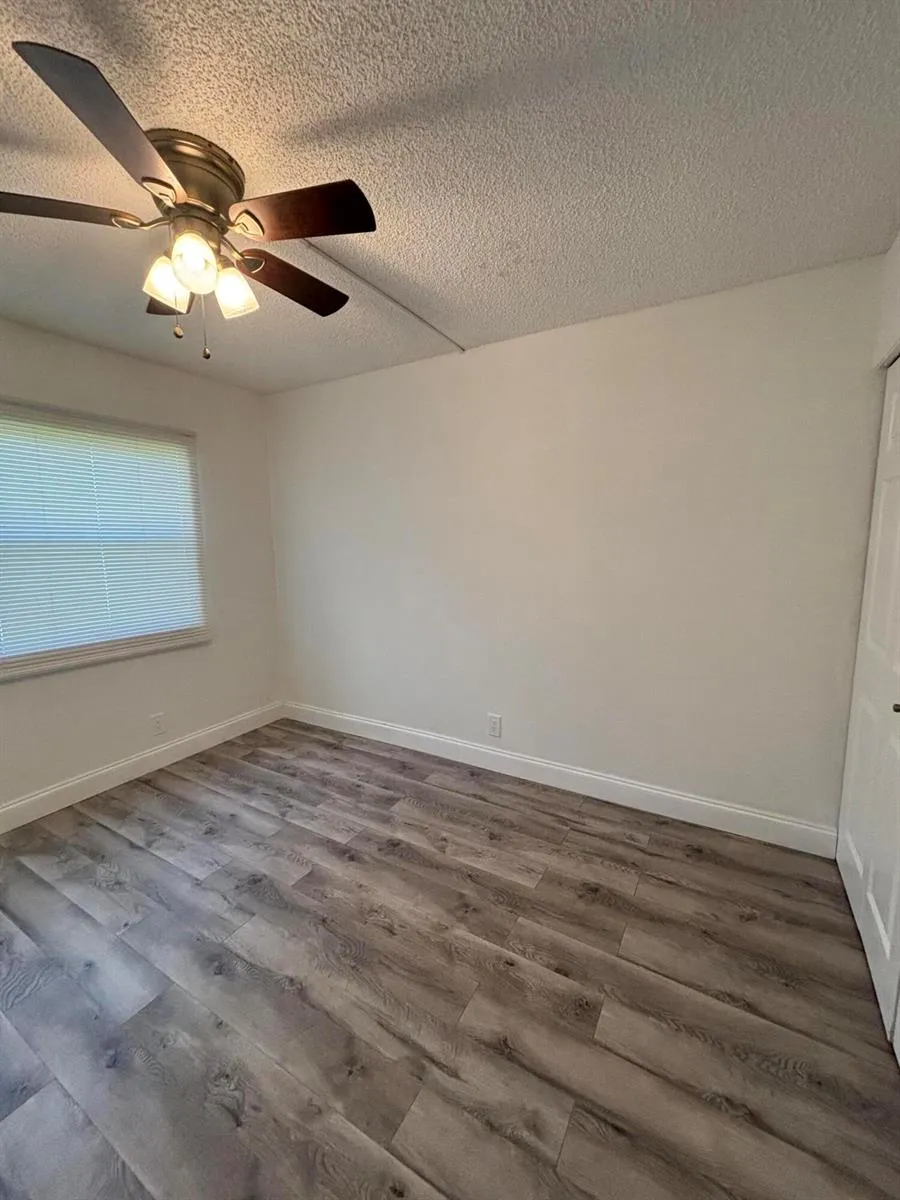 220 LAKEVIEW DRIVE #103 Weston, FL 33326