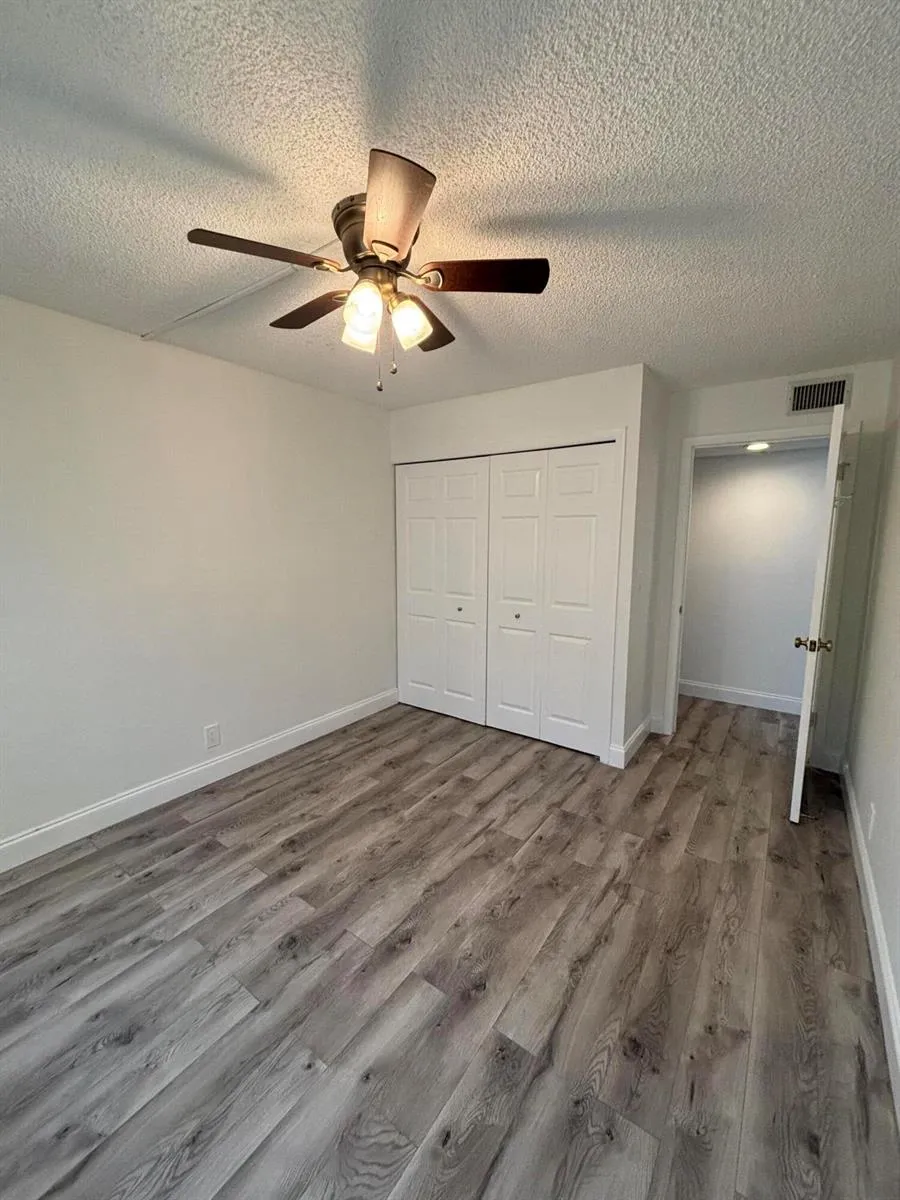 220 LAKEVIEW DRIVE #103 Weston, FL 33326