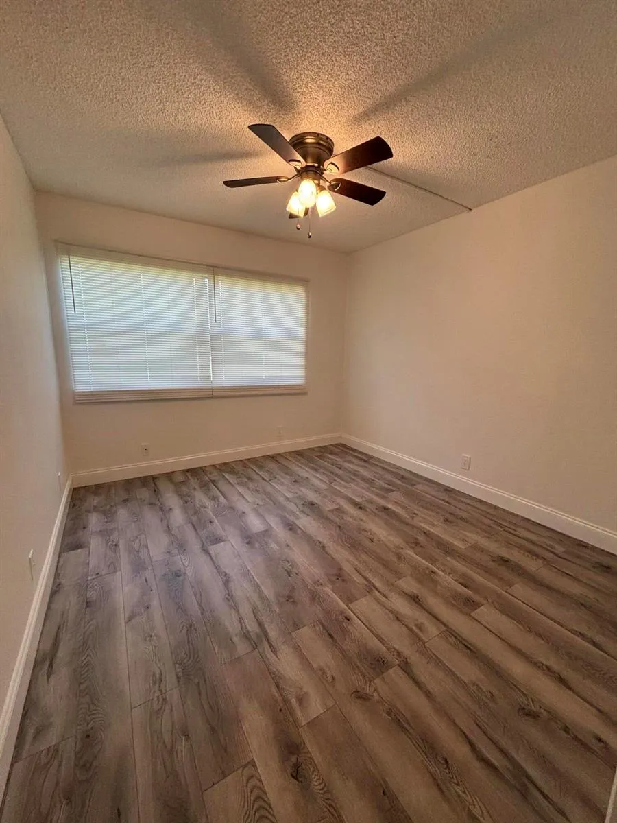 220 LAKEVIEW DRIVE #103 Weston, FL 33326
