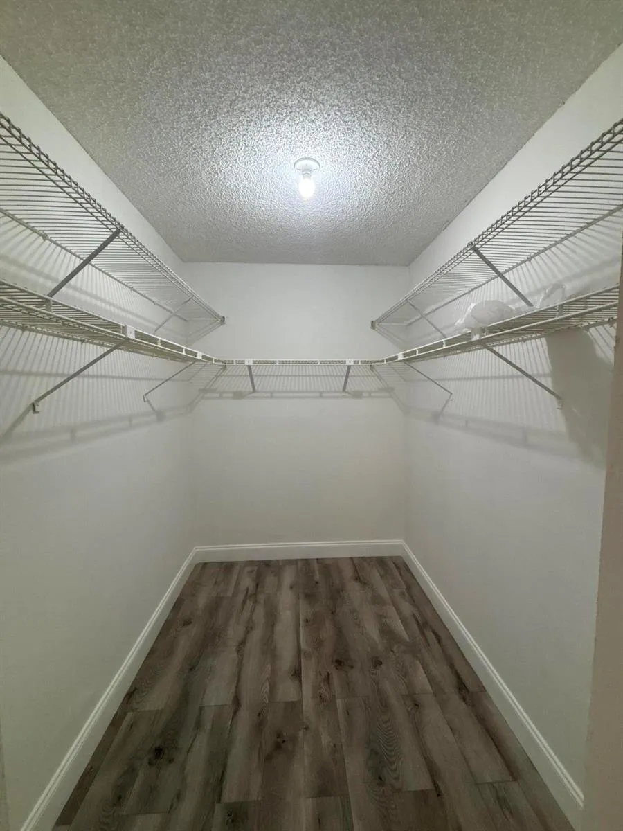220 LAKEVIEW DRIVE #103 Weston, FL 33326