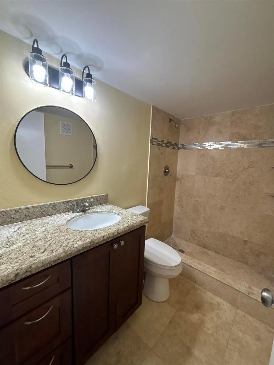 220 LAKEVIEW DRIVE #103 Weston, FL 33326