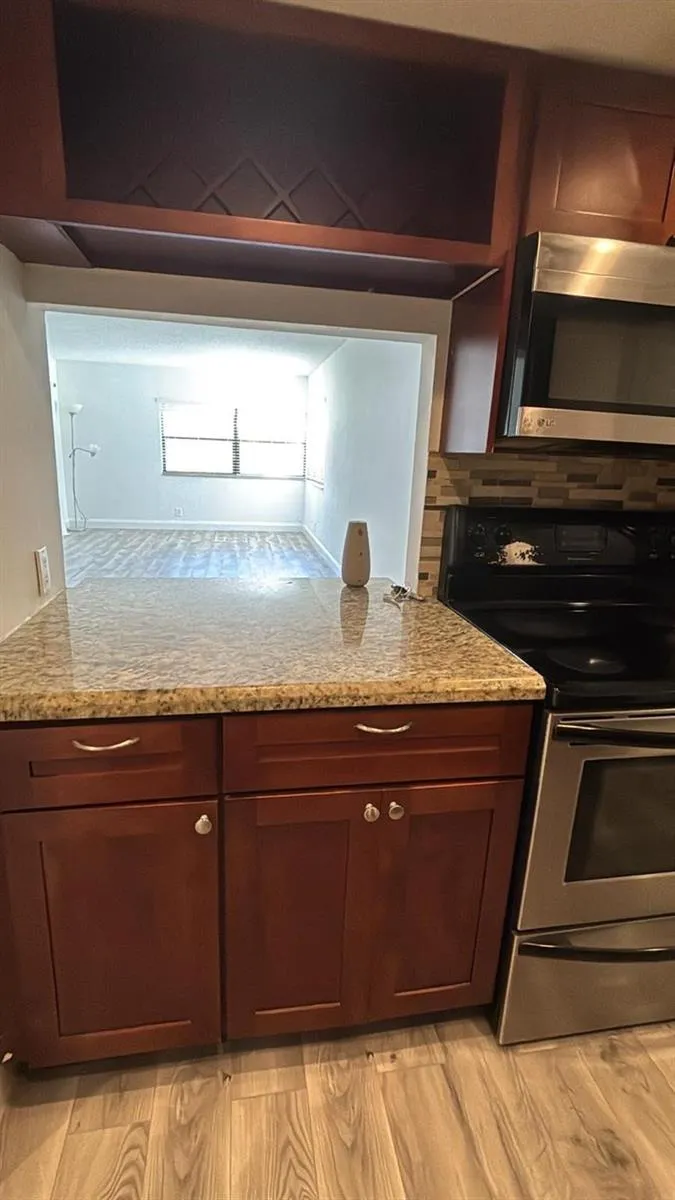 220 LAKEVIEW DRIVE #103 Weston, FL 33326