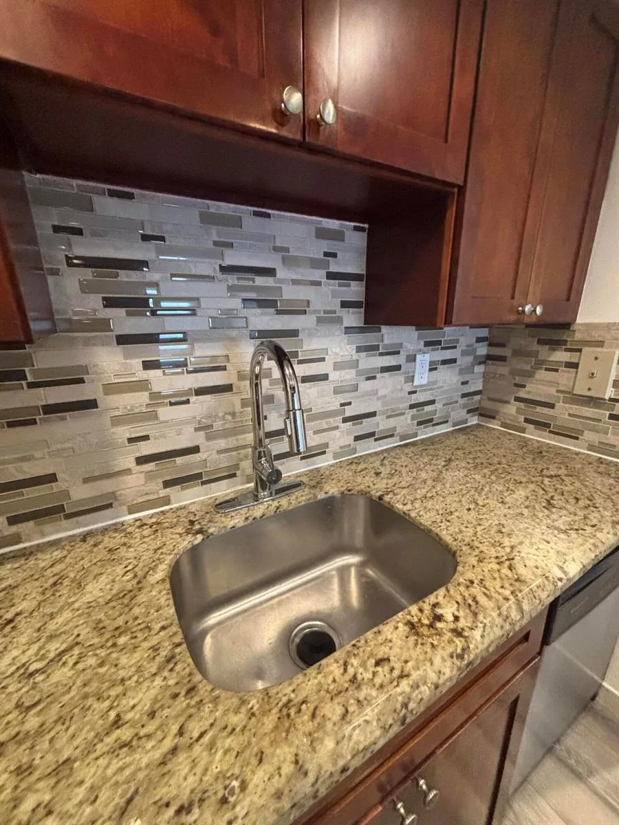 220 LAKEVIEW DRIVE #103 Weston, FL 33326