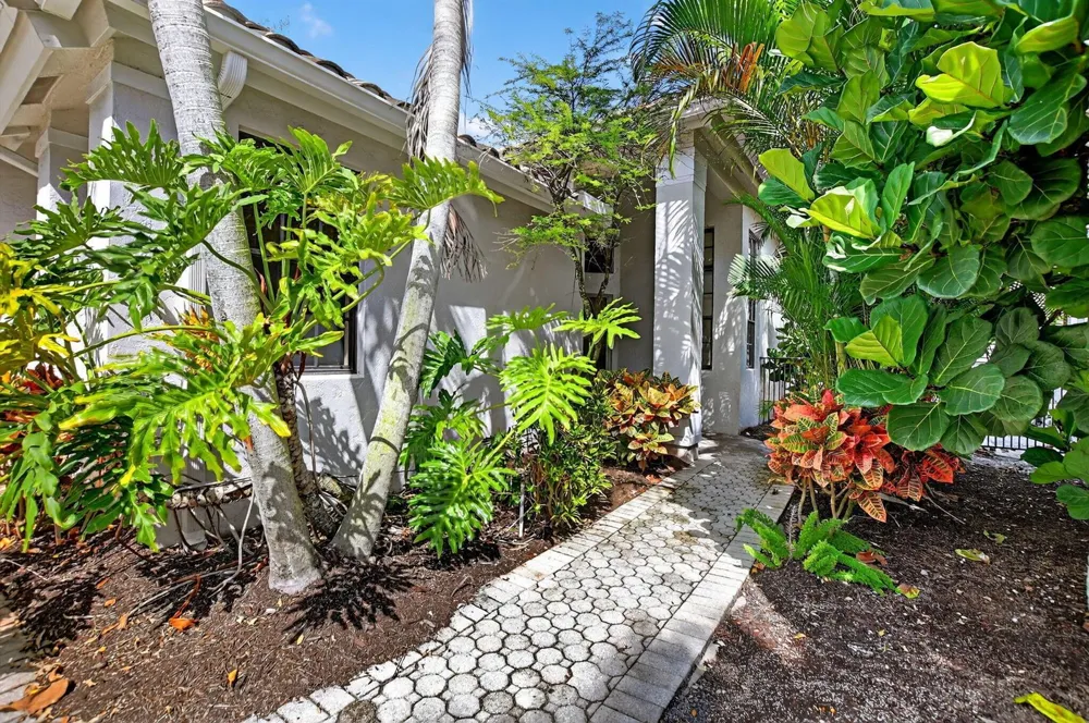 6301 NW 25th Way Boca Raton, FL 33496