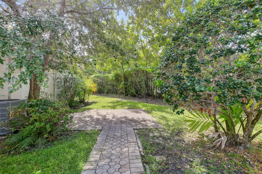 6301 NW 25th Way Boca Raton, FL 33496