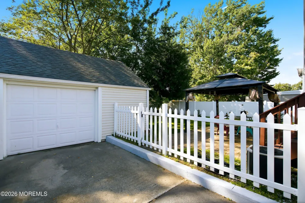 122 9th Street Belford, NJ 07718
