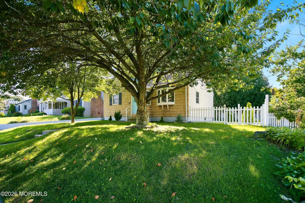 122 9th Street Belford, NJ 07718