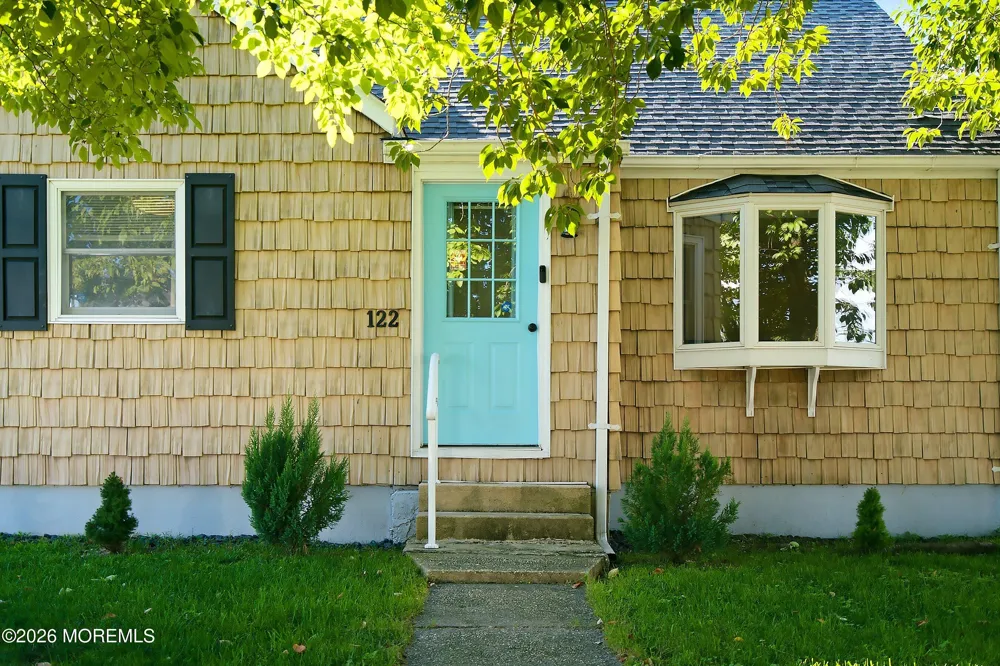 122 9th Street Belford, NJ 07718