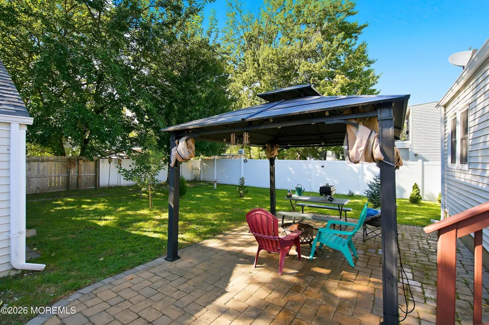 122 9th Street Belford, NJ 07718