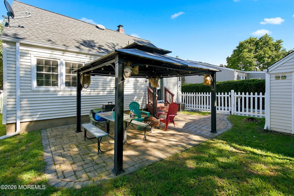 122 9th Street Belford, NJ 07718